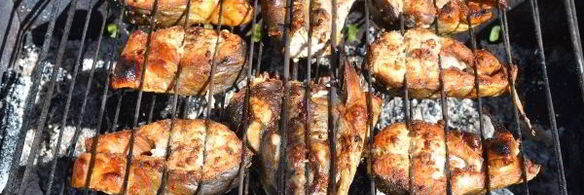 шашлык из рыбы на решетке