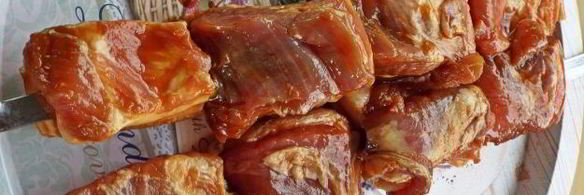 шашлык из свиной грудинки в томатно-соевом маринаде с медом