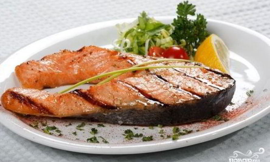 Рецепт стейка из форели на углях