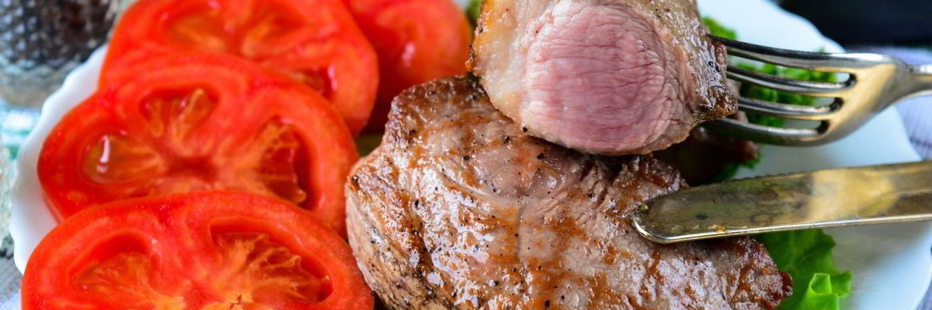 Стейк из говядины на сковороде