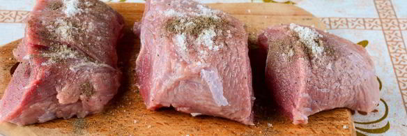 стейк из говядины на сковороде