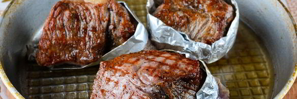 стейк из говядины на сковороде