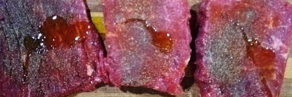 стейк из говядины с лапшой из кабачка