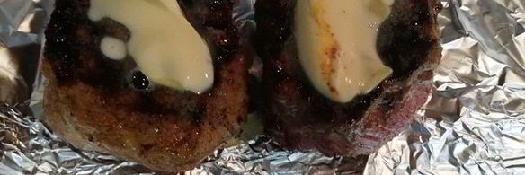 стейк из говядины с лапшой из кабачка