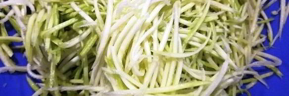 стейк из говядины с лапшой из кабачка