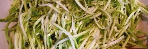 стейк из говядины с лапшой из кабачка