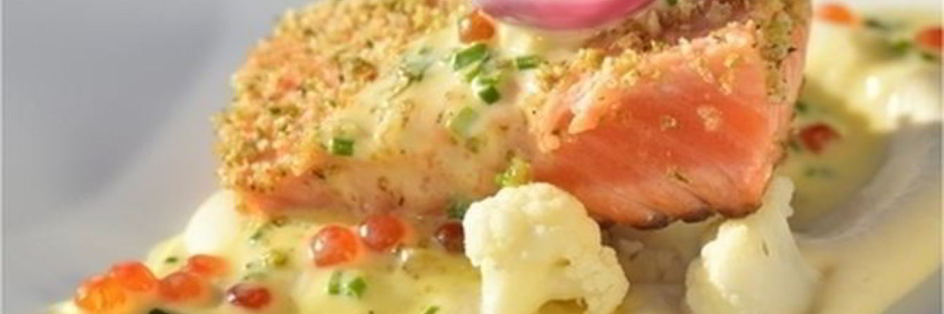 Стейк из семги на овощах