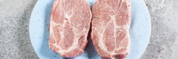 стейк из свинины на сковороде гриль