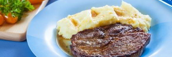 стейк из свинины на сковороде гриль