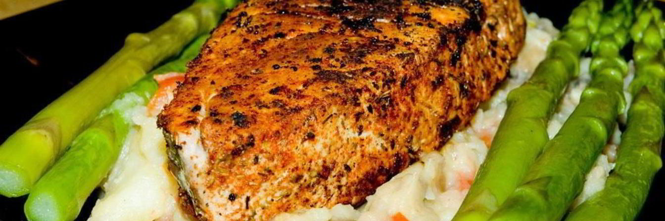 Стейк из тунца со спаржей