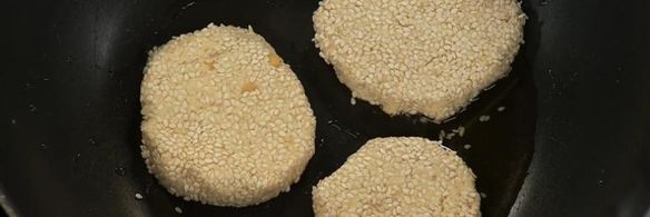 стейк на гриле с дыней, тыквой и ростками сои