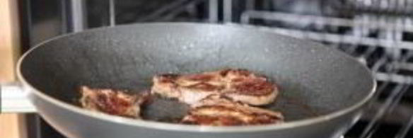 стейк на сковороде