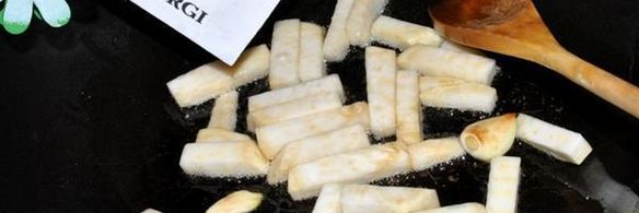 стейк с брюссельской капустой и сельдереем