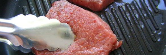 стейк с кровью из говядины