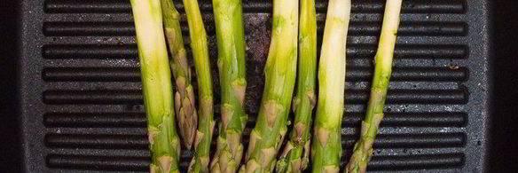 стейк со спаржей