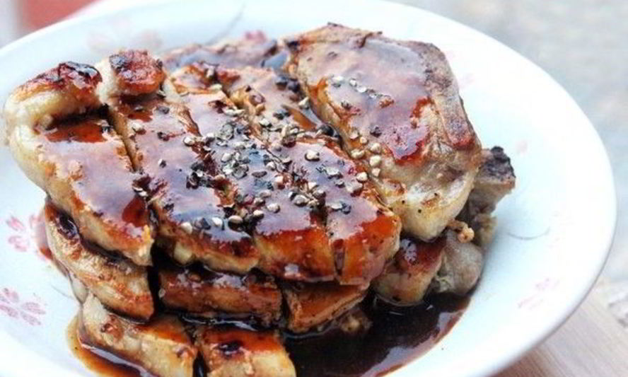 Рецепт свиных стейков с соусом из черного перца