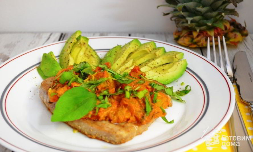 Рецепт тунцовых стейков с ананасовым чатни