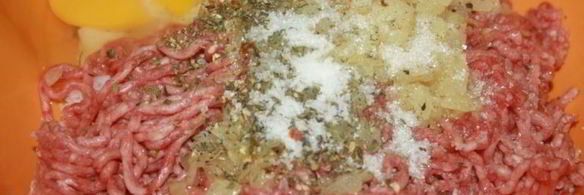 говяжьи тефтели с жареным луком