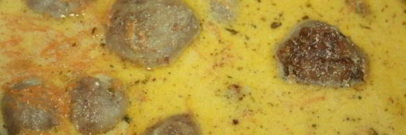 говяжьи тефтели с жареным луком