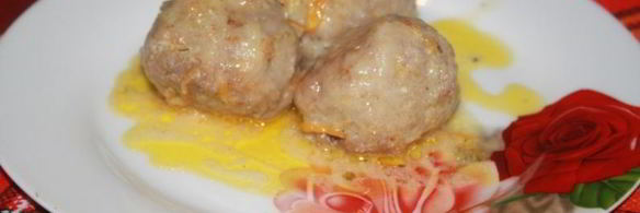 говяжьи тефтели с жареным луком