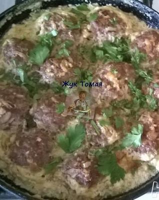 Куриные тефтели в молочно-сырном соусе