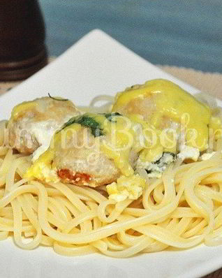 Куриные тефтельки под сырным соусом