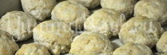 куриные тефтельки под сырным соусом