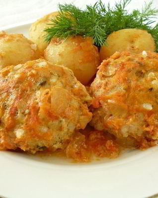 Куриные тефтельки, запеченные с молодым картофелем
