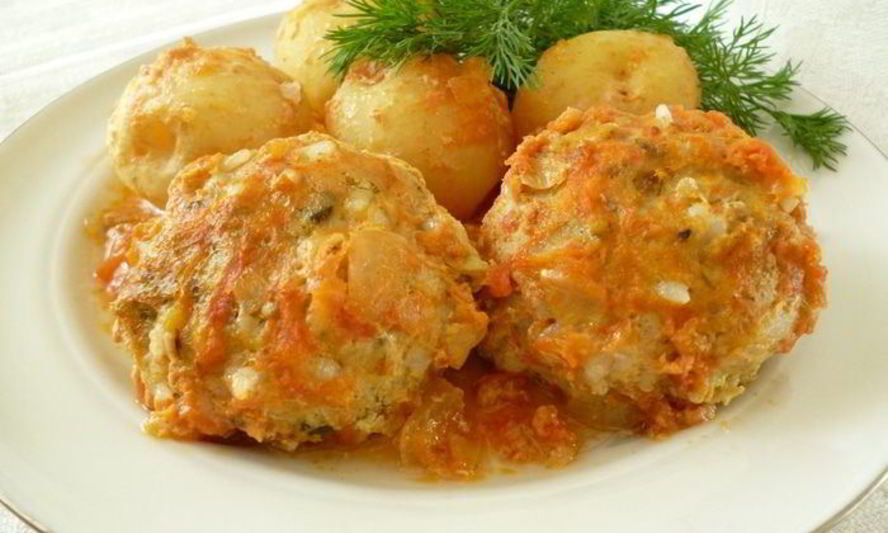 Рецепт куриных тефтелек, запеченных с молодым картофелем
