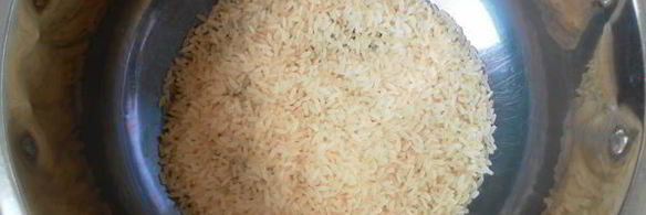 мясные тефтели с рисом и овощами в томатном соусе