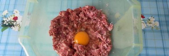 мясные тефтели с рисом и овощами в томатном соусе