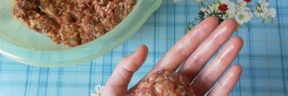 мясные тефтели с рисом и овощами в томатном соусе