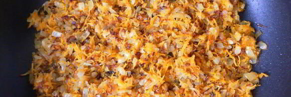 мясные тефтели с рисом и овощами в томатном соусе