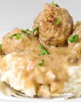 Мясные тефтели со сливочной подливкой