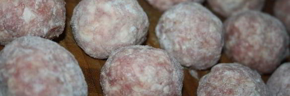 нежные домашние тефтели в томатной подливе