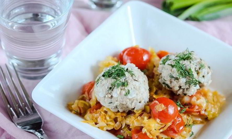 Рецепт паровых тефтелей из кролика с томатным гарниром