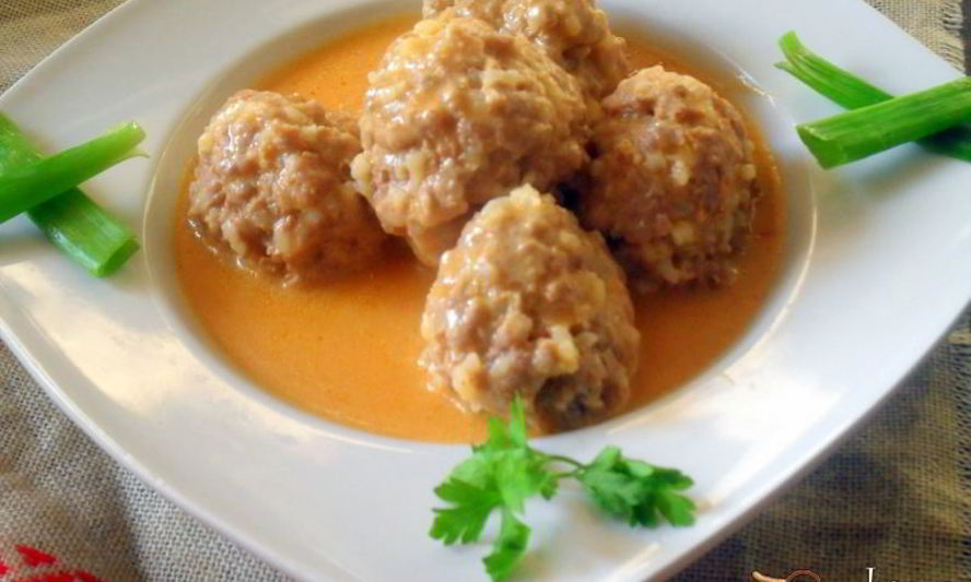 Рецепт тефтелей ежики в сметанно-томатном соусе