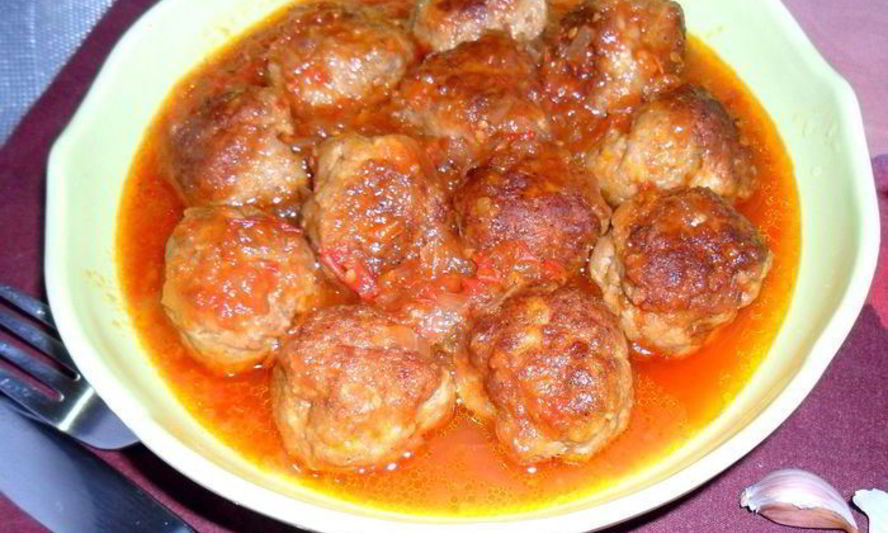 Рецепт тефтелей по-домашнему с шалфеем в томатном соусе
