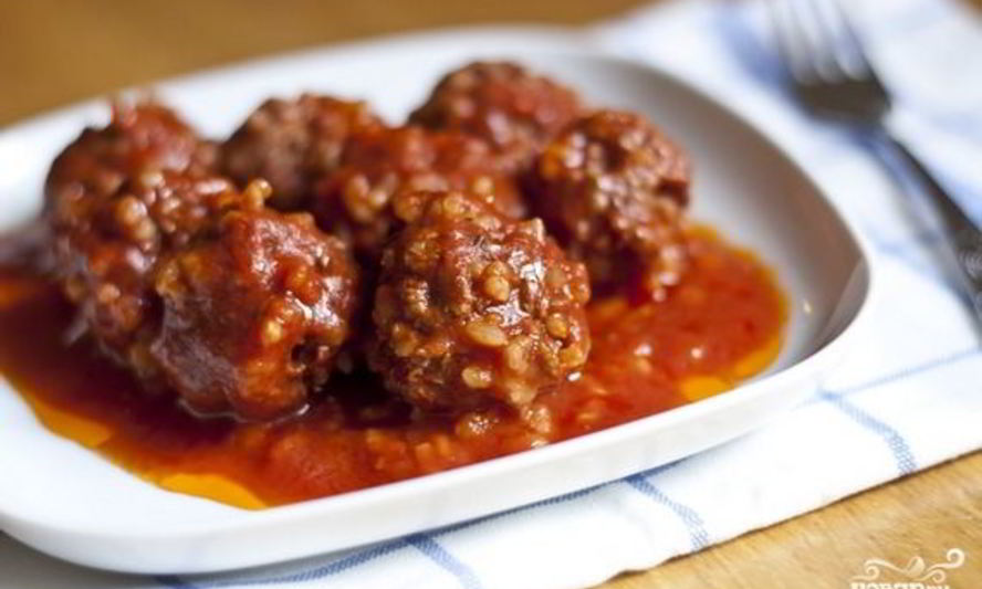 Рецепт тефтелей с рисома в томатнома соусе