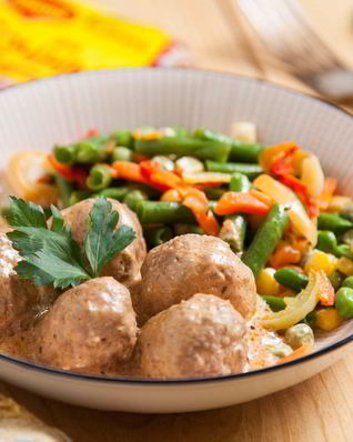 Тефтели с сыром в сливочно-томатном соусе