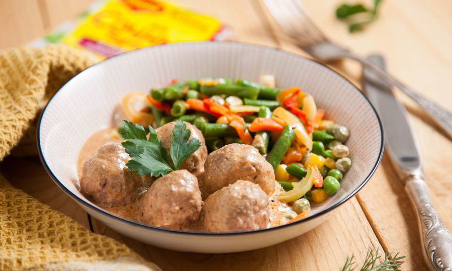 Рецепт тефтелей с сыром в сливочно-томатном соусе