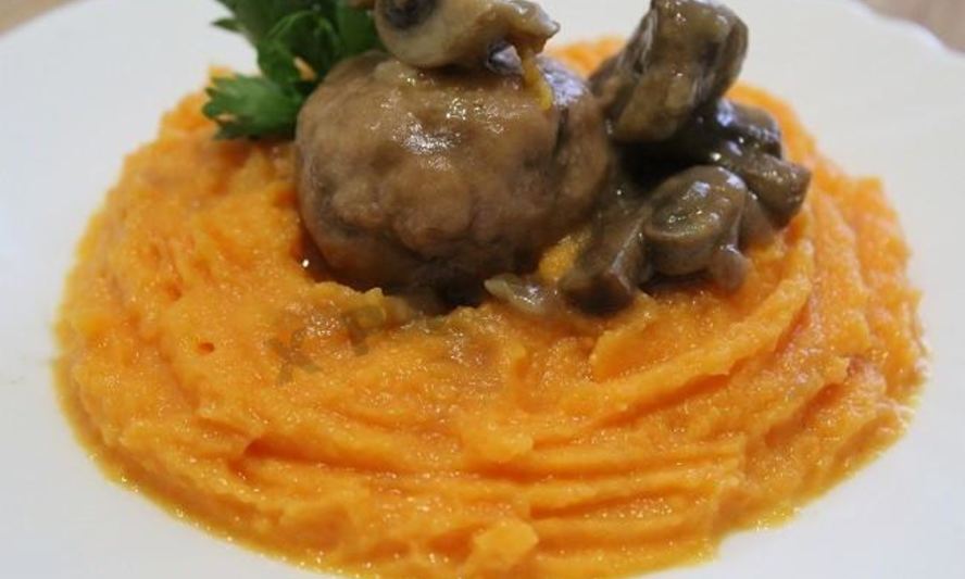 Рецепт тефтелей с тыквенным пюре под грибным соусом