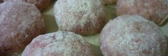 тефтели с тыквенным пюре под грибным соусом