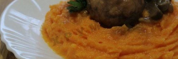 тефтели с тыквенным пюре под грибным соусом