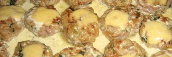 тефтели со шпинатом под йогуртно-сливочным соусом