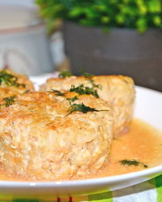 Тефтели в сметанно-томатном соусе в мультиварке