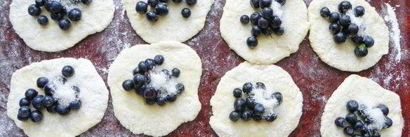 паровые вареники с черникой