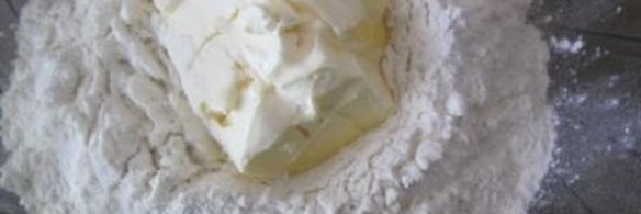 вареники с черносливом, грецкими орехами и медом