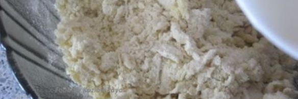 вареники с черносливом, грецкими орехами и медом