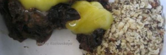 вареники с черносливом, грецкими орехами и медом